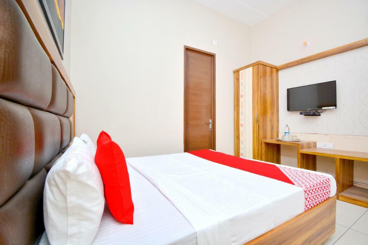 Oyo 40699 Grand Sokhi Hotel Tarn Taran Kültér fotó