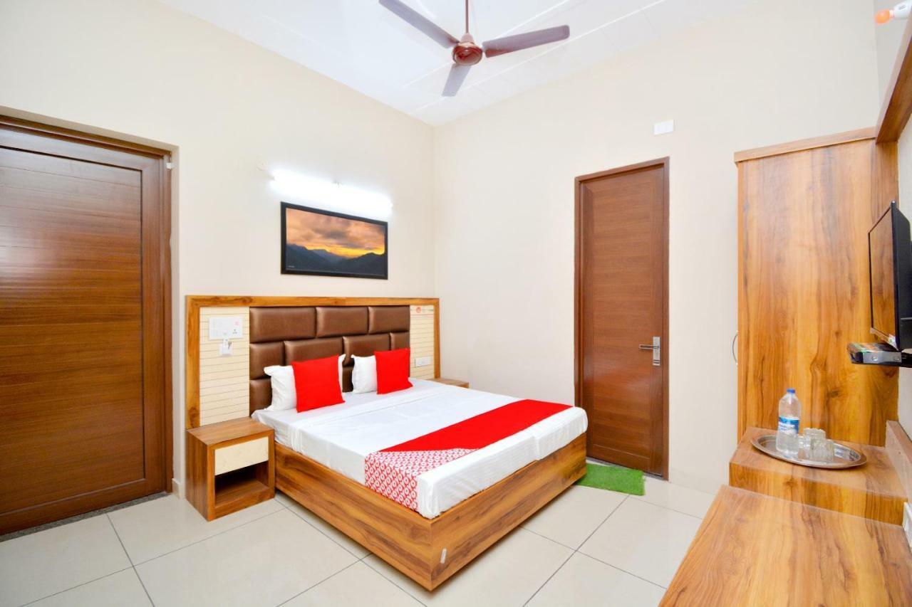 Oyo 40699 Grand Sokhi Hotel Tarn Taran Kültér fotó