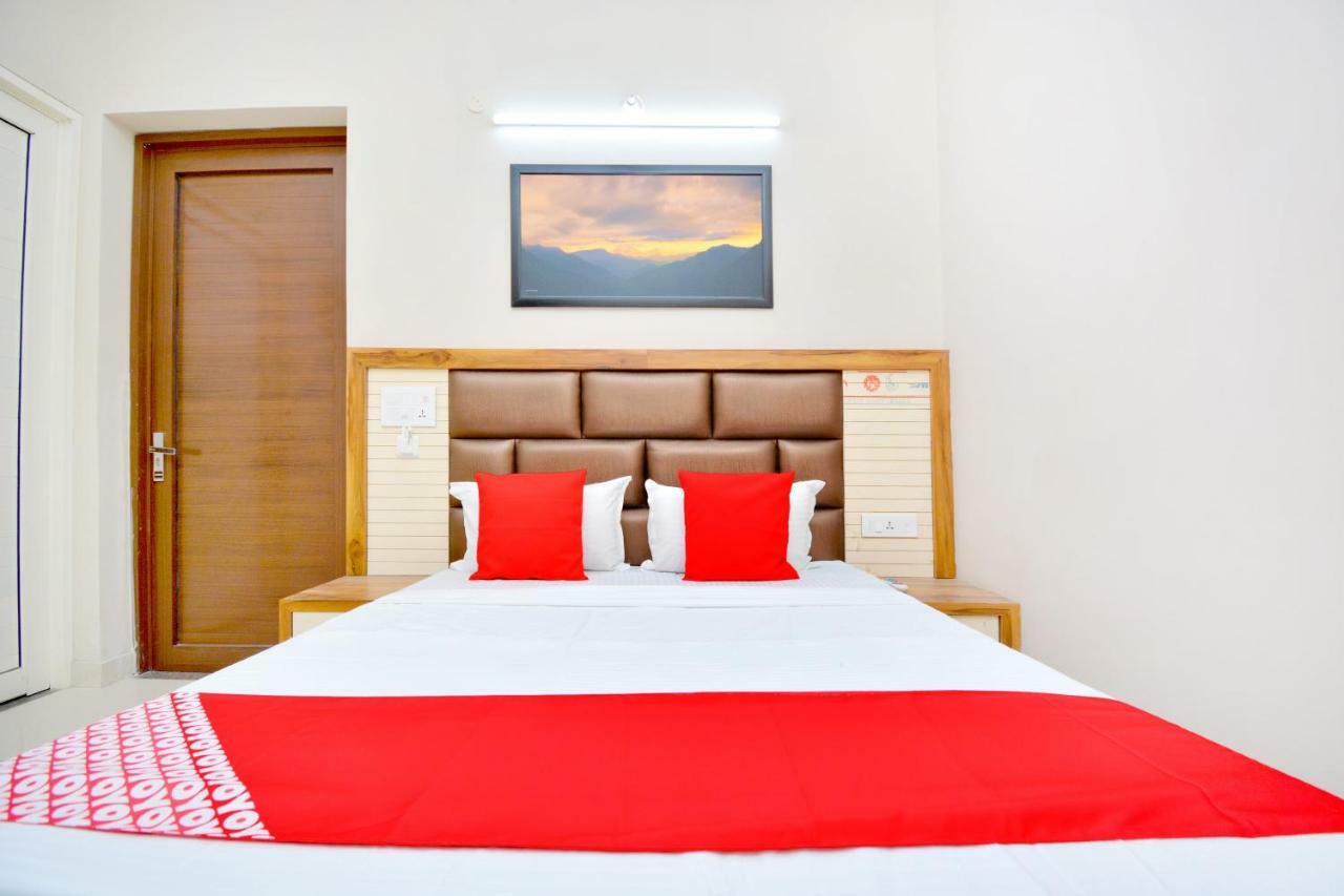 Oyo 40699 Grand Sokhi Hotel Tarn Taran Kültér fotó