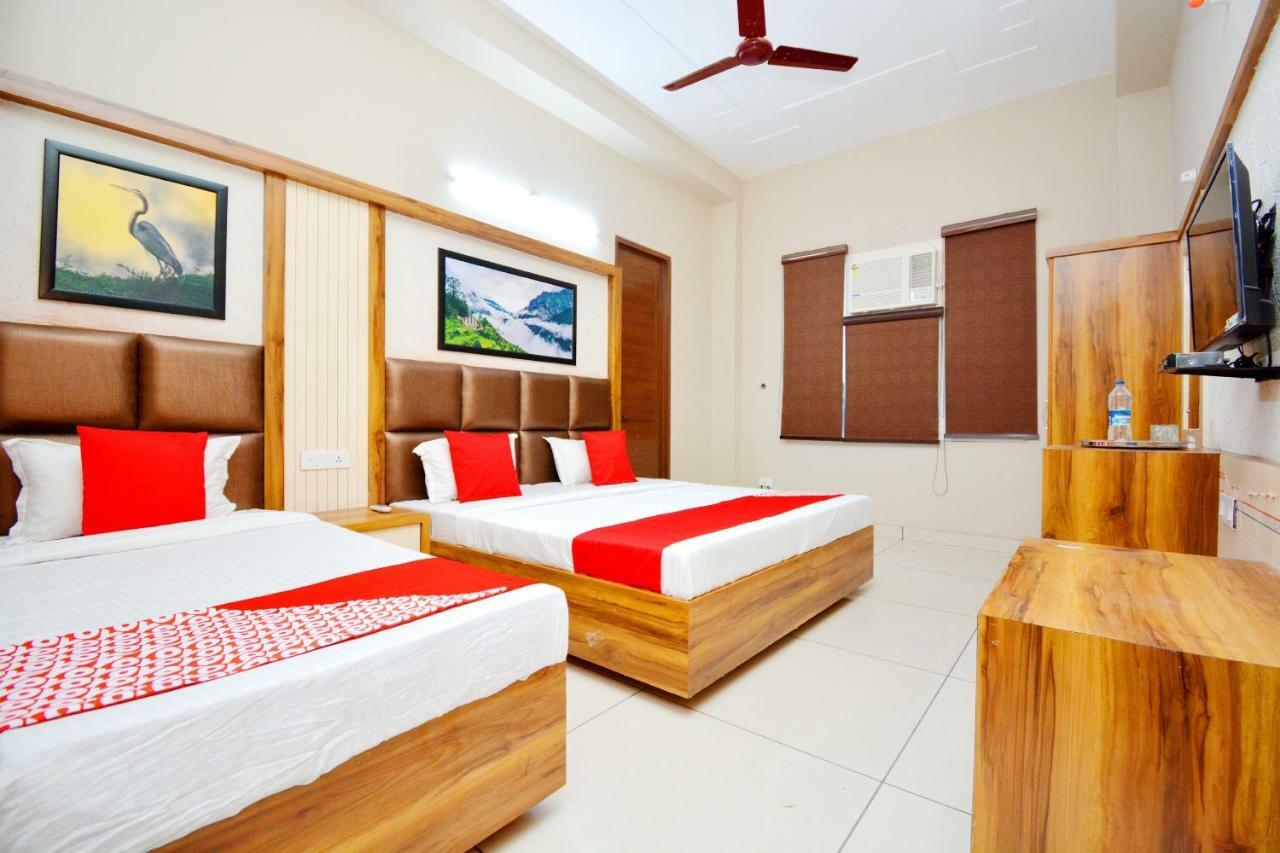 Oyo 40699 Grand Sokhi Hotel Tarn Taran Kültér fotó