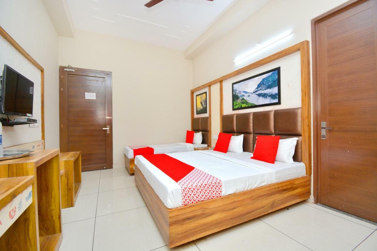Oyo 40699 Grand Sokhi Hotel Tarn Taran Kültér fotó